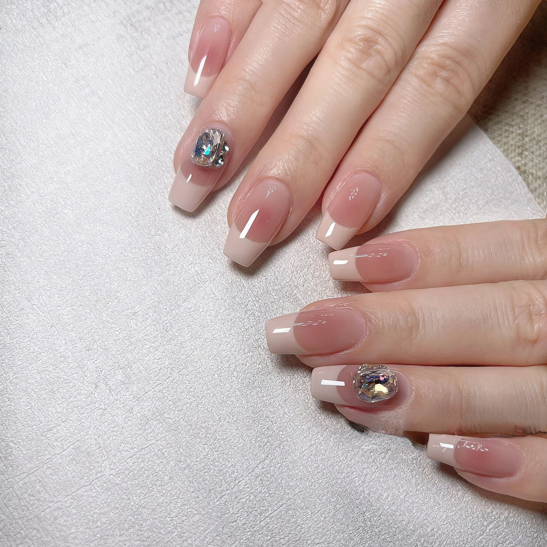 穿戴甲显白美甲